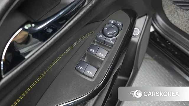 Chevrolet (GM Daewoo) Trax Crossover 2024 Черный из Кореи, фото 3