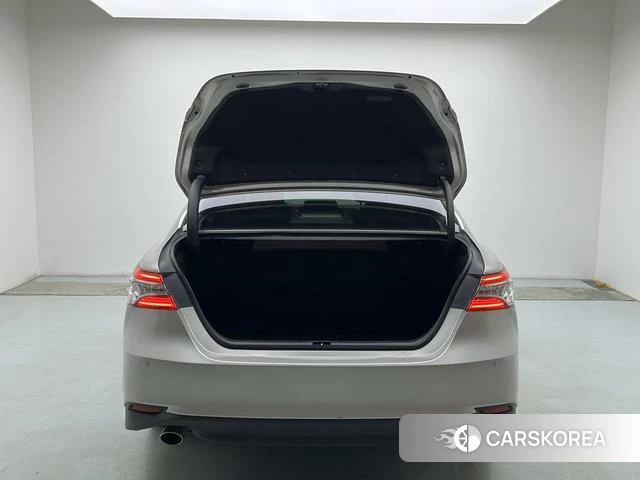 Toyota Camry 2021 Темно-серый из Китая, фото 3