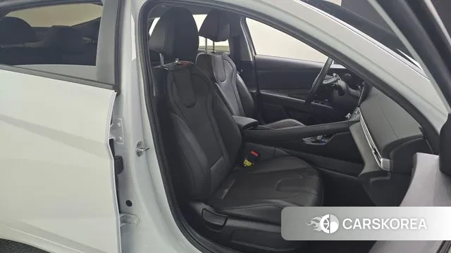 Hyundai The New Avante (CN7) 2024 Белый из Кореи, фото 3