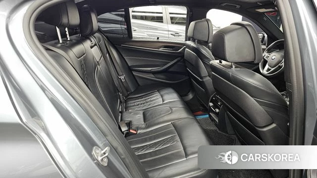 BMW 5 Series (G30) 2018 Серебряный из Кореи, фото 3