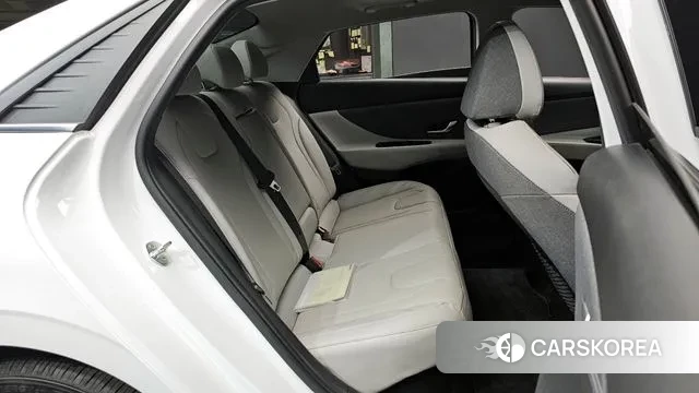 Hyundai Avante Hybrid (CN7) 2022 Белый из Кореи, фото 3