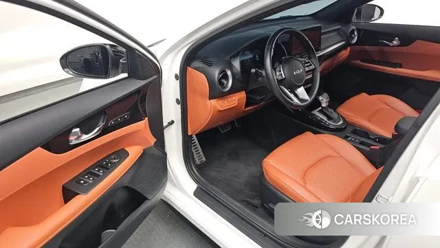 Kia The New K3 2nd generation 2023 Белый из Кореи, фото 3