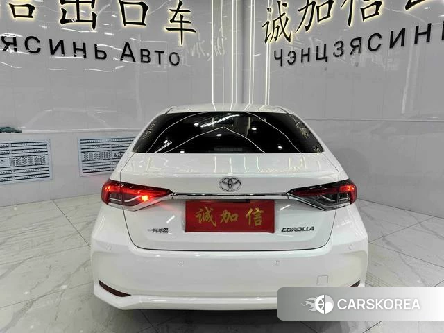 Toyota Corolla 2022 Белый из Китая, фото 3
