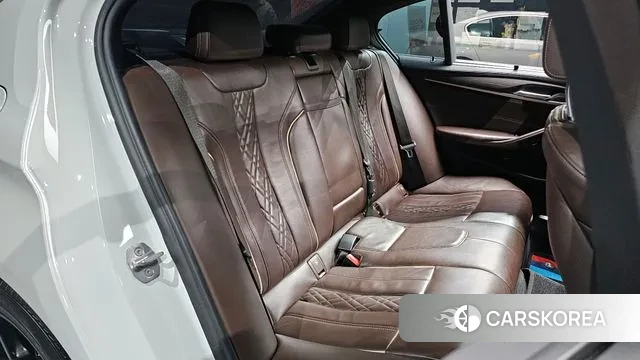 BMW 5 Series (G30) 2018 Белый из Кореи, фото 3