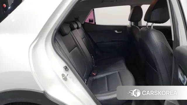 Kia Stonic 2018 Белый из Кореи, фото 3