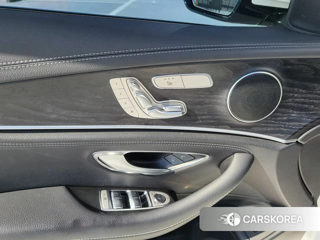 Mercedes-Benz E-Class W213 2021 Белый из Кореи, фото 3