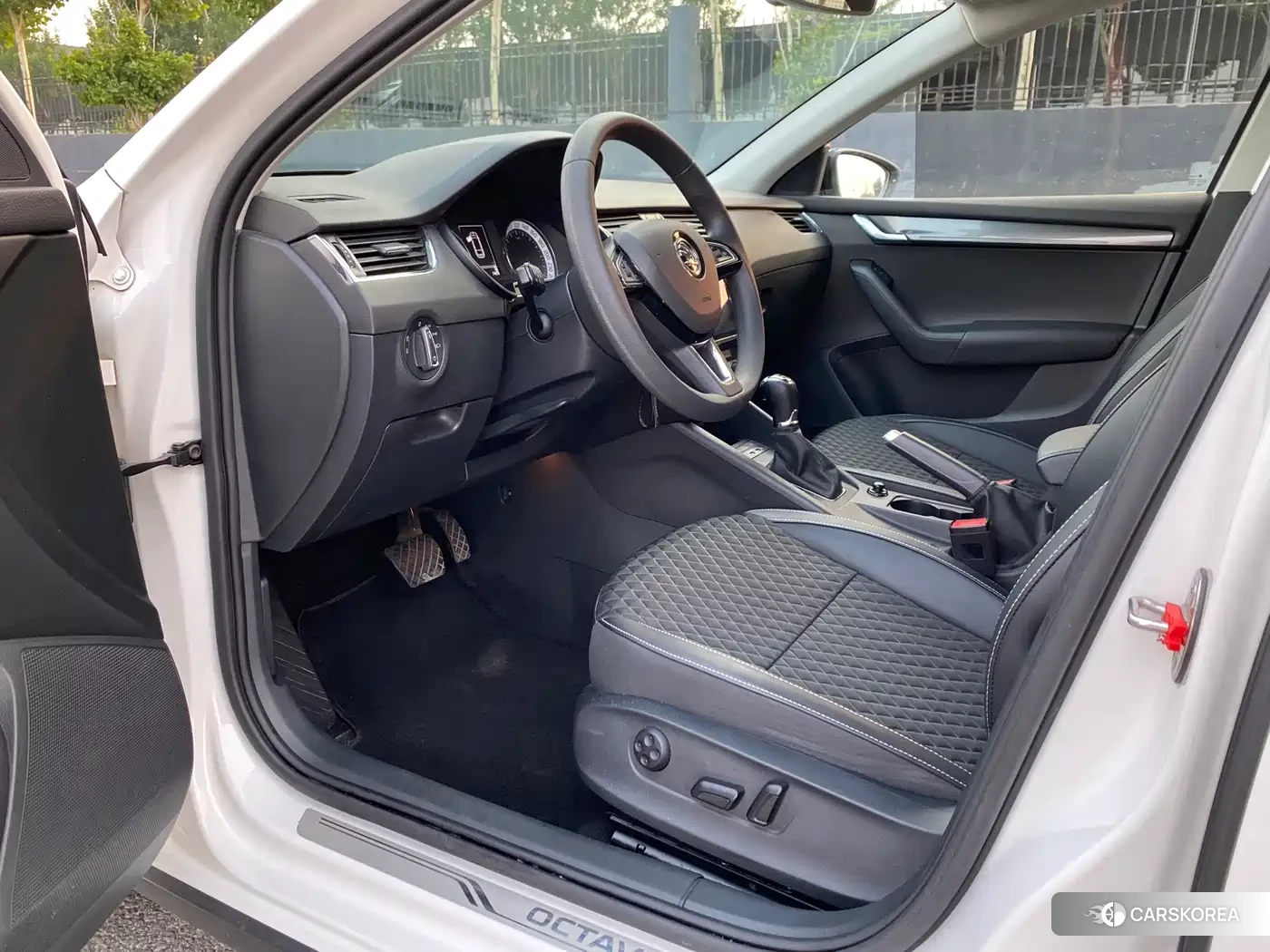 Skoda Octavia 2020 Белый из Китая, фото 3