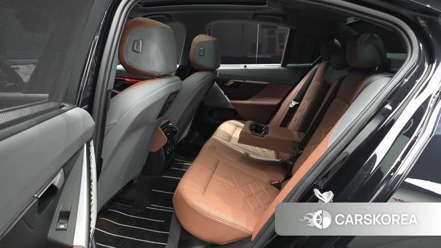 BMW 5 Series (G60) 2023 Черный из Кореи, фото 3