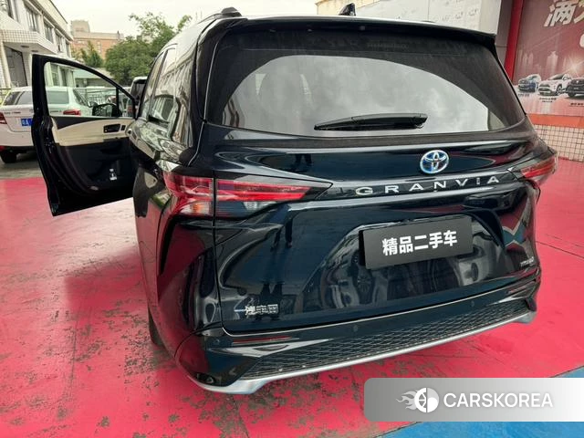 Toyota Grevia 2023 Синий из Китая, фото 3