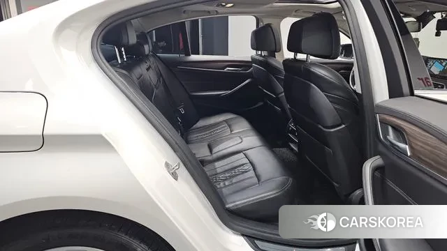 BMW 5 Series (G30) 2018 Белый из Кореи, фото 3