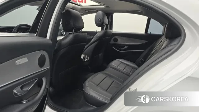 Mercedes-Benz E-Class W213 2018 Белый из Кореи, фото 3