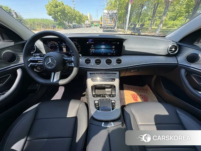 Mercedes-Benz E-class 2023 Белый из Китая, фото 3