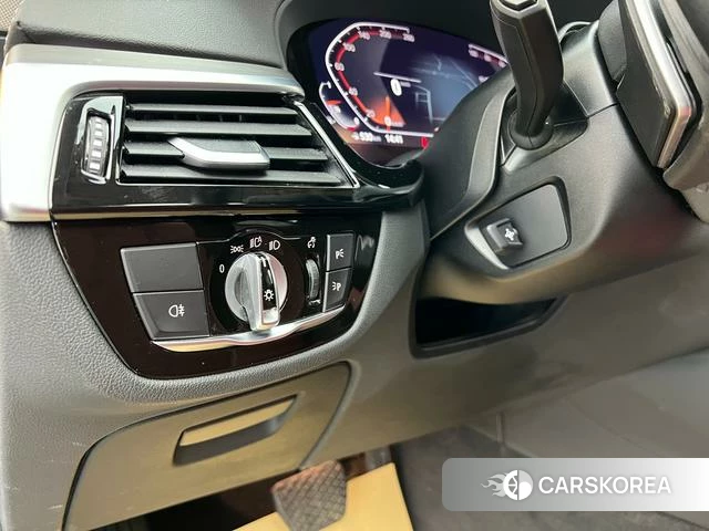 BMW 5 series 2023 Черный из Китая, фото 3