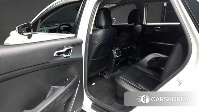 Kia Sportage 5th Generation Hybrid 2023 Белый из Кореи, фото 3