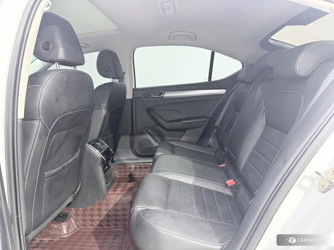 Skoda Superb 2024 Белый из Китая, фото 3