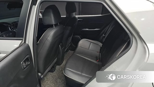 Hyundai Venue 2022 Серебристо-серый из Кореи, фото 3