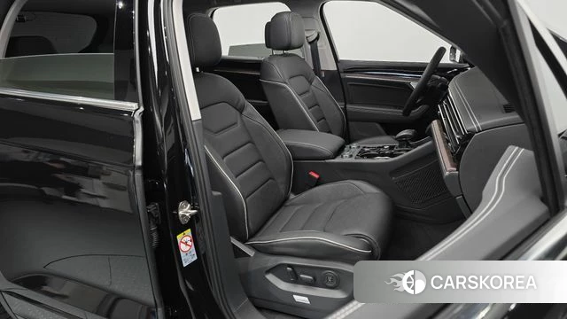Volkswagen Touareg 3rd generation 2025 Черный из Кореи, фото 3