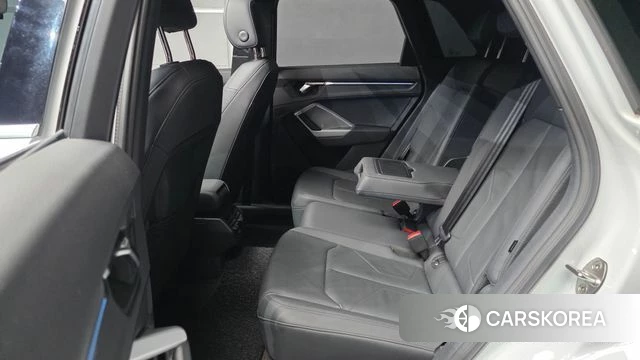 Audi Q3 (F3) 2023 Белый из Кореи, фото 3
