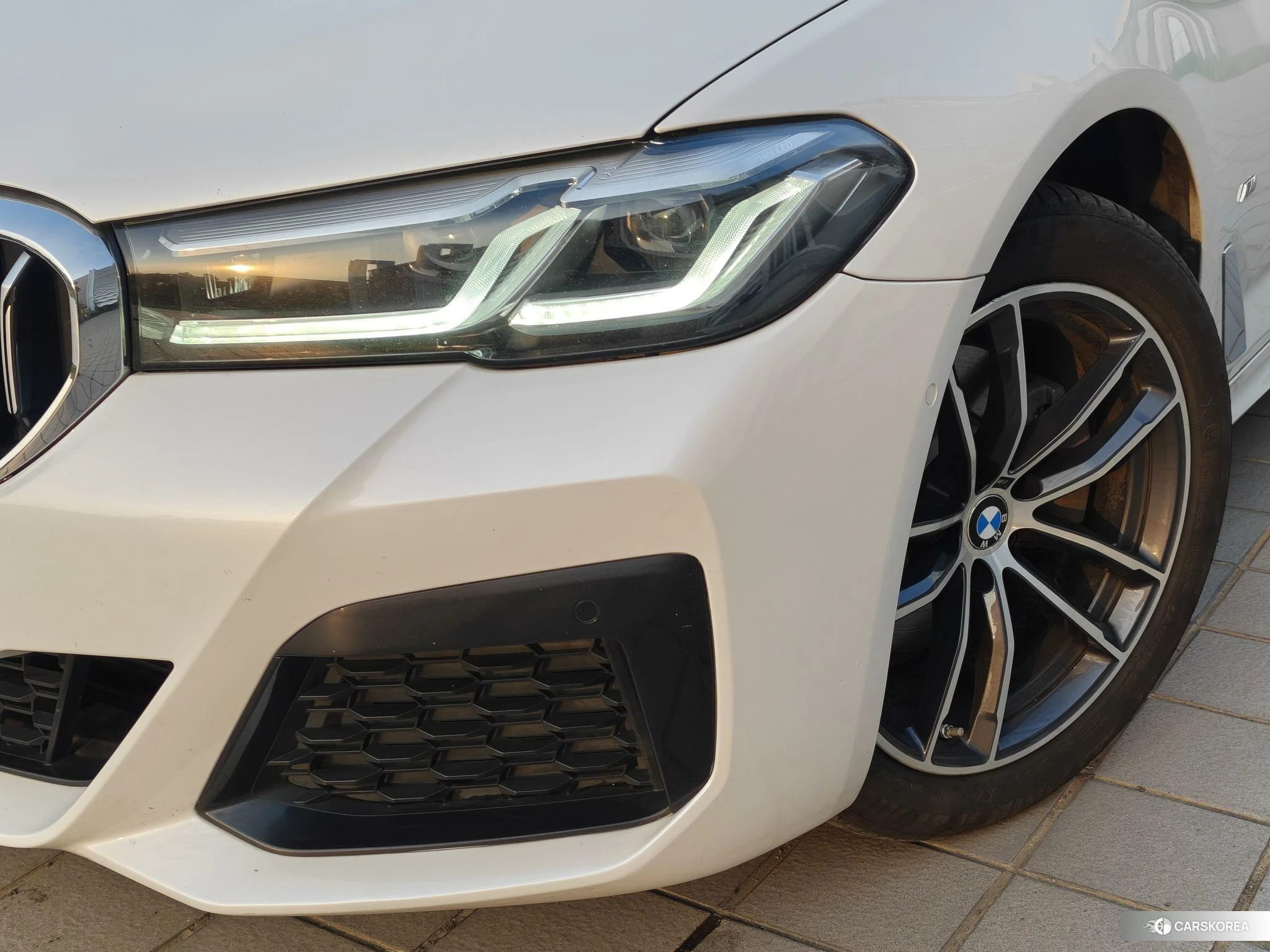 BMW 5 series 2022 Белый из Китая, фото 3
