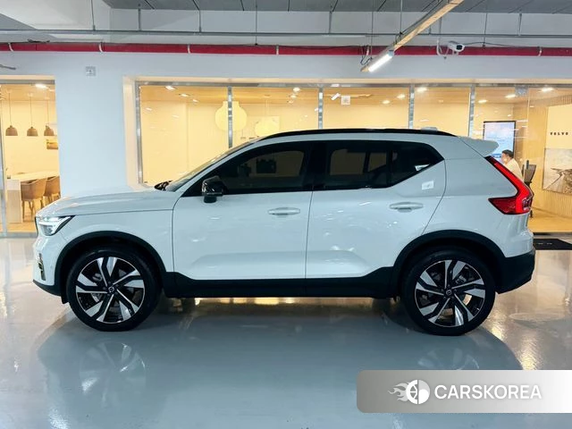 Volvo XC40 2026 Белый из Кореи, фото 3