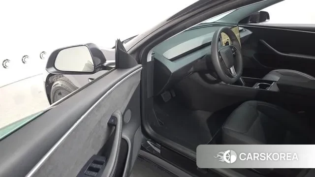 Tesla Model 3 2024 Серый из Кореи, фото 3