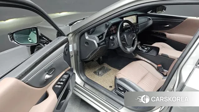 Lexus ES300h 7th generation 2024 Серебристо-серый из Кореи, фото 3