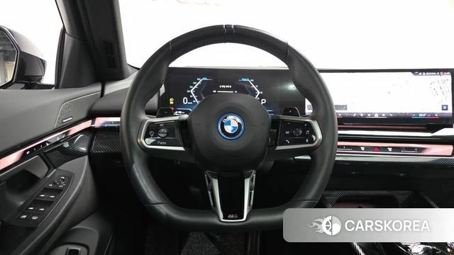 BMW 5 Series (G60) 2024 Черный из Кореи, фото 3