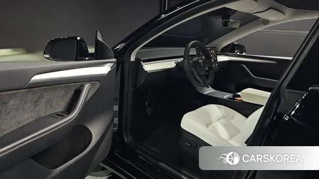 Tesla Model Y 2024 Черный из Кореи, фото 3