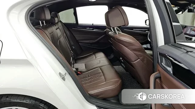 BMW 5 Series (G30) 2019 Белый из Кореи, фото 3