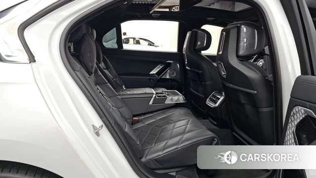 BMW i7 (G70) 2023 Белый из Кореи, фото 3