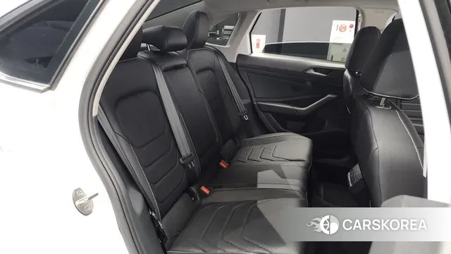 Volkswagen 7th Generation of Jetta 2023 Белый из Кореи, фото 3