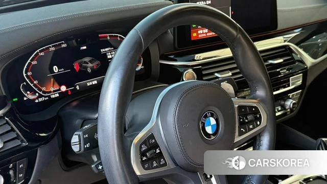 BMW 5 Series (G30) 2023 Белый из Кореи, фото 3