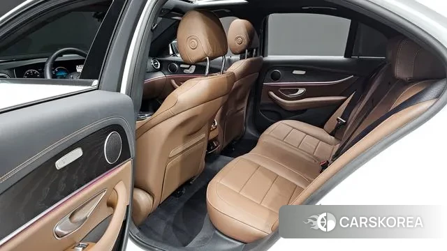 Mercedes-Benz E-Class W213 2023 Белый из Кореи, фото 3