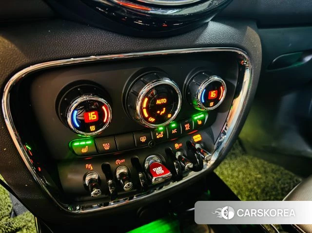 Mini Cooper Clubman 2019 Черный из Кореи, фото 3