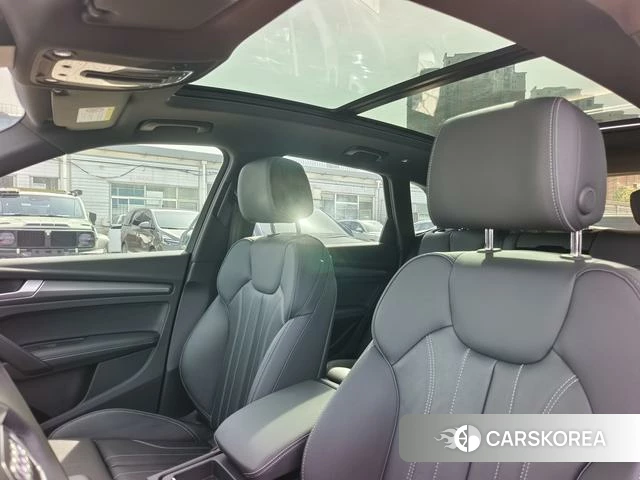 Audi Q5L 2024 Темно-серый из Китая, фото 3