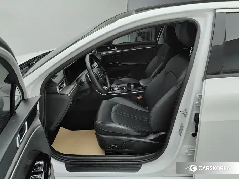 Kia K5 2023 Белый из Китая, фото 3