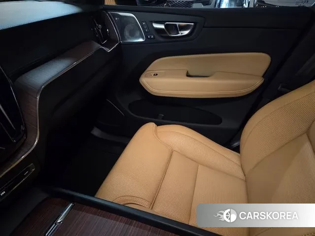 Volvo XC60 second Generation 2024 Черный из Кореи, фото 3