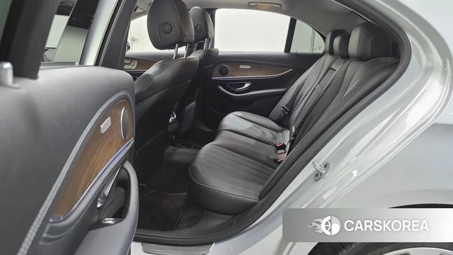 Mercedes-Benz E-Class W213 2018 Серебряный из Кореи, фото 3