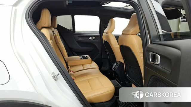 Volvo XC40 2021 Белый из Кореи, фото 3