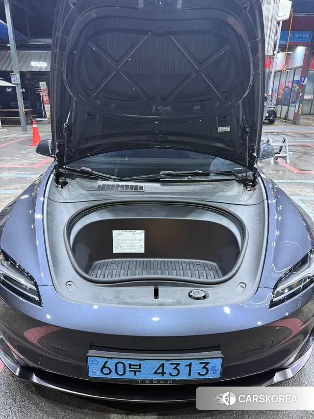 Tesla Model 3 2024 Серый из Кореи, фото 3