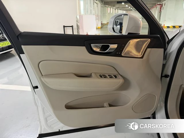 Volvo XC60 second Generation 2026 Белый из Кореи, фото 3