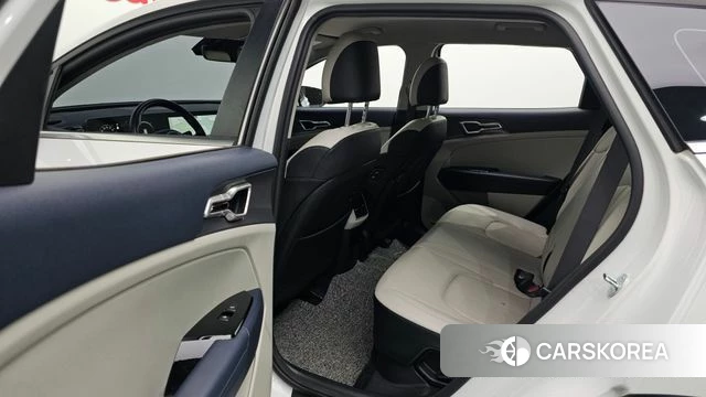 Kia Sportage 5th Generation Hybrid 2023 Белый из Кореи, фото 3