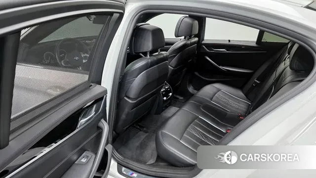 BMW 5 Series (G30) 2019 Белый из Кореи, фото 3