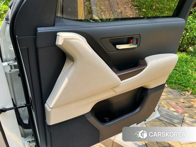 Toyota Land Cruiser (imported) 2026 Белый из Китая, фото 3