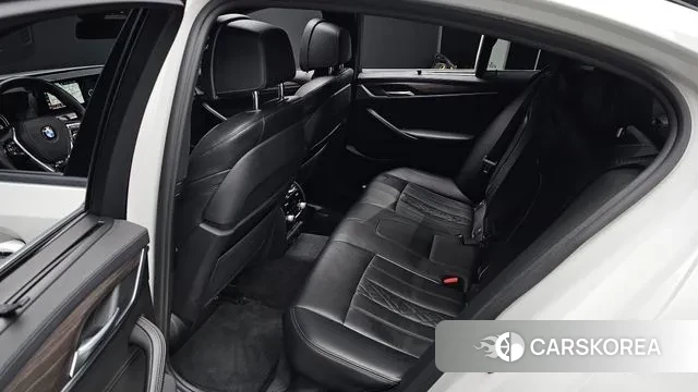 BMW 5 Series (G30) 2018 Белый из Кореи, фото 3