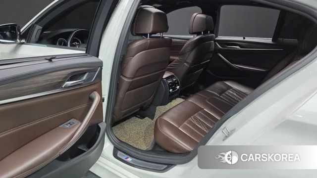 BMW 5 Series (G30) 2018 Белый из Кореи, фото 3