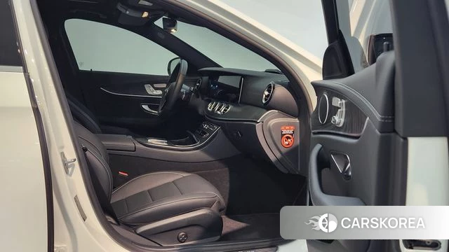 Mercedes-Benz E-Class W213 2023 Белый из Кореи, фото 3