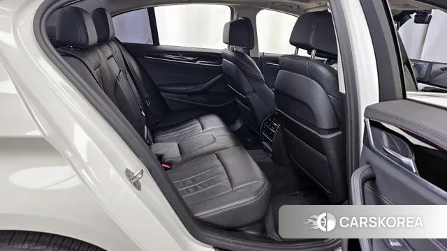 BMW 5 Series (G30) 2019 Белый из Кореи, фото 3