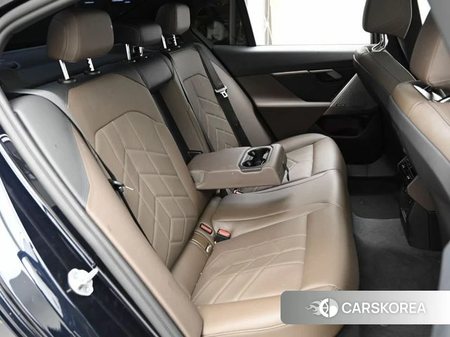 BMW 5 Series (G60) 2025 Черный из Кореи, фото 3