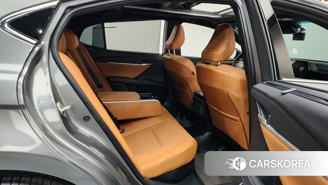 Toyota Camry (XV80) 2025 Серый из Кореи, фото 3